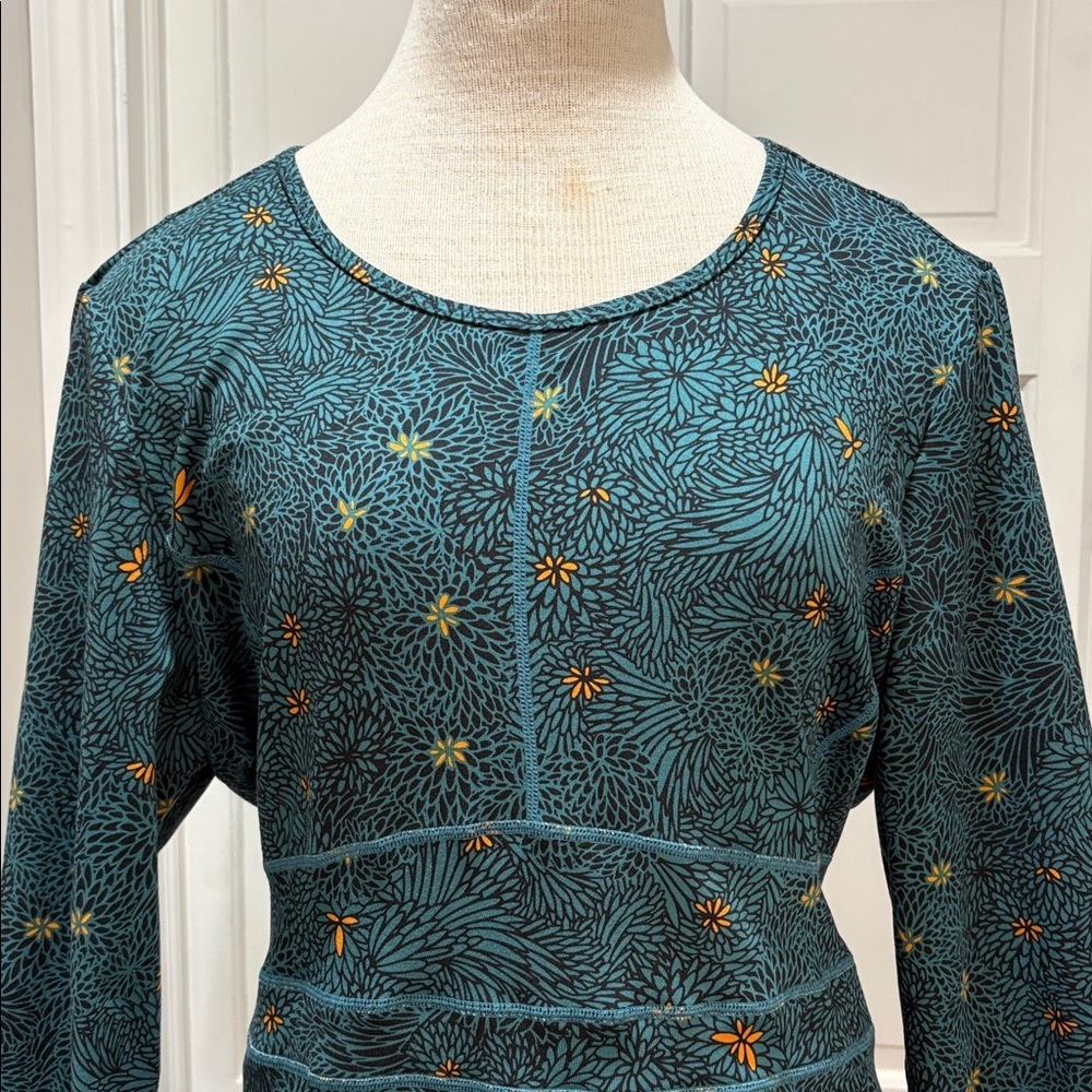 Title Nine sz XL blue/green patterned hiking, golfing, camping casual dress - Picture 2 of 7